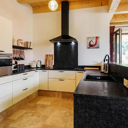 Holiday home Mit Pool Ehrenhausen