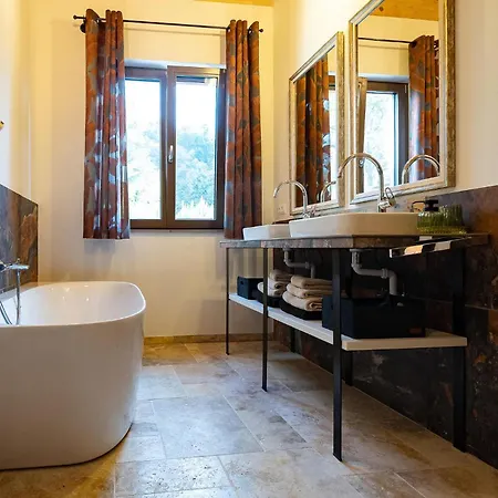 Poolvilla Ratsch 度假居